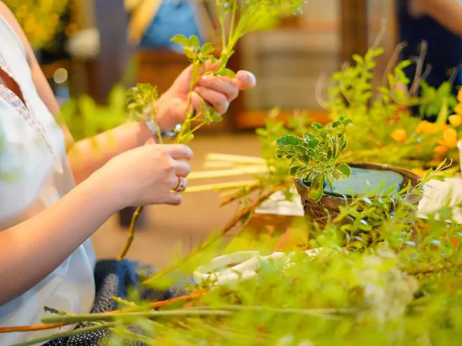 floral-for-seasonal-greenery-ways-on-how-to-swtich-home-decor-from-summer-to-fall