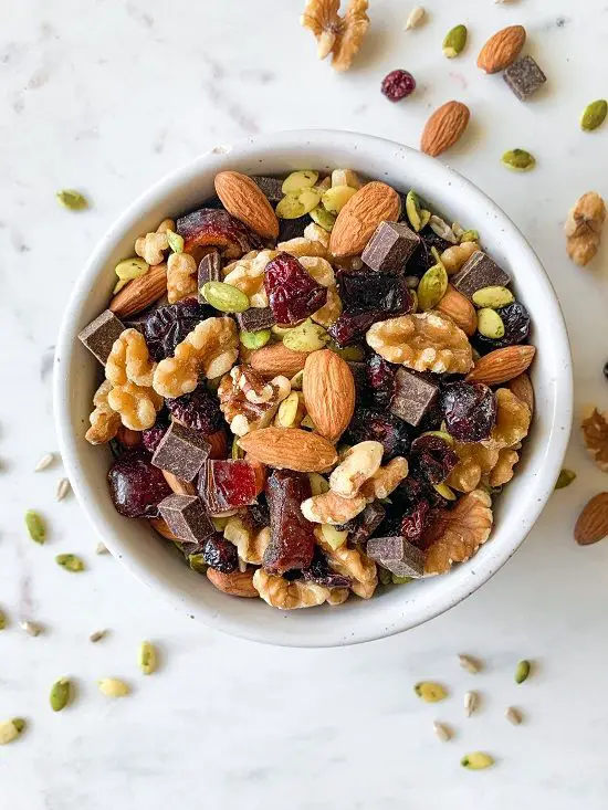 trail-mix-with-nuts-and-dark-chocolate
