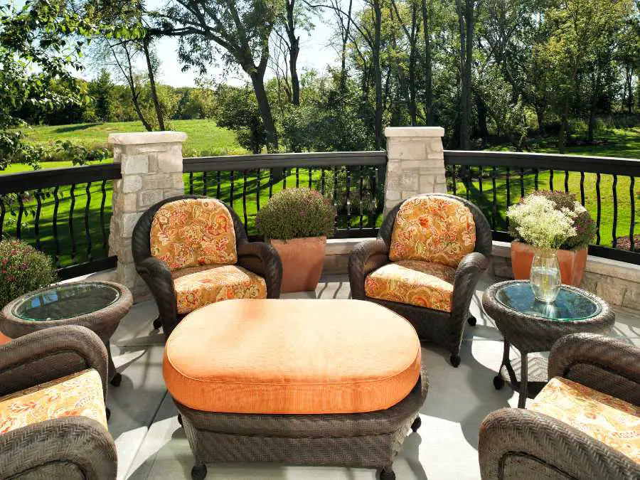 outdoordoor-space-ways-on-how-to-switch-home-decor-from-summer-to-fall