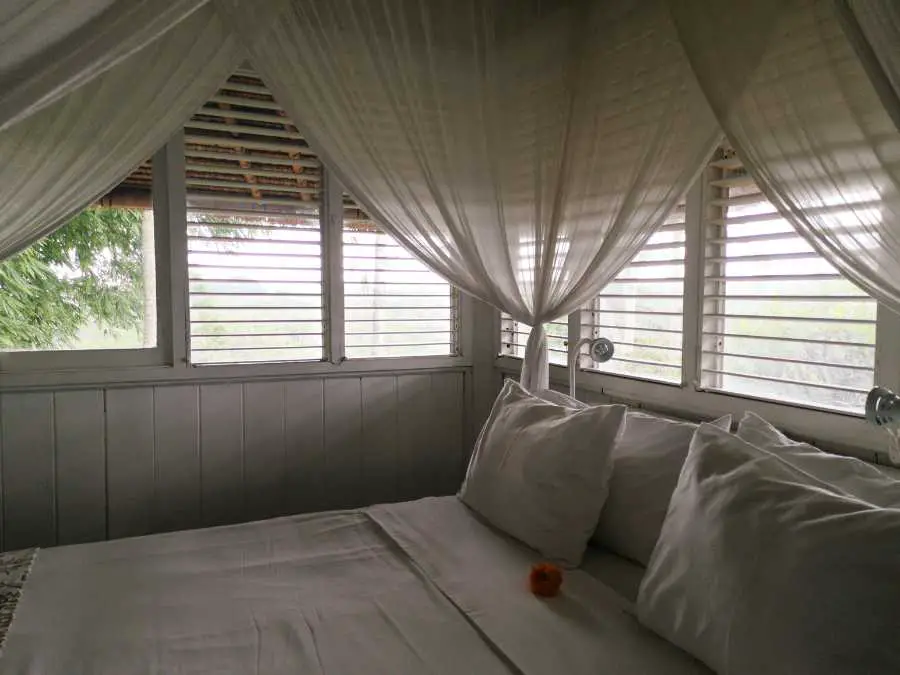 bed-curtains-fall-bedroom-ideas