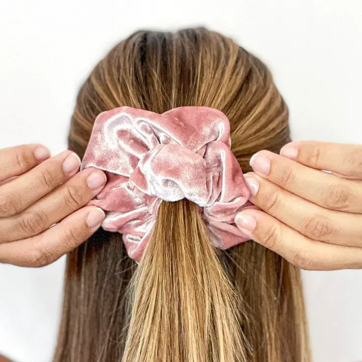 velvet-scrunchie-simple-thanksgiving-hair-ideas