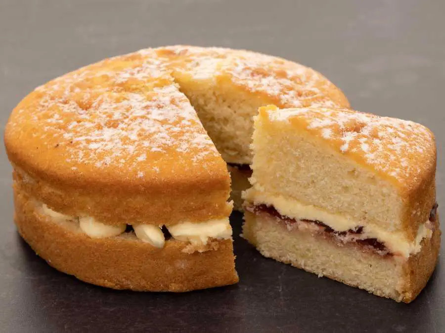 victoria-sponge-squares