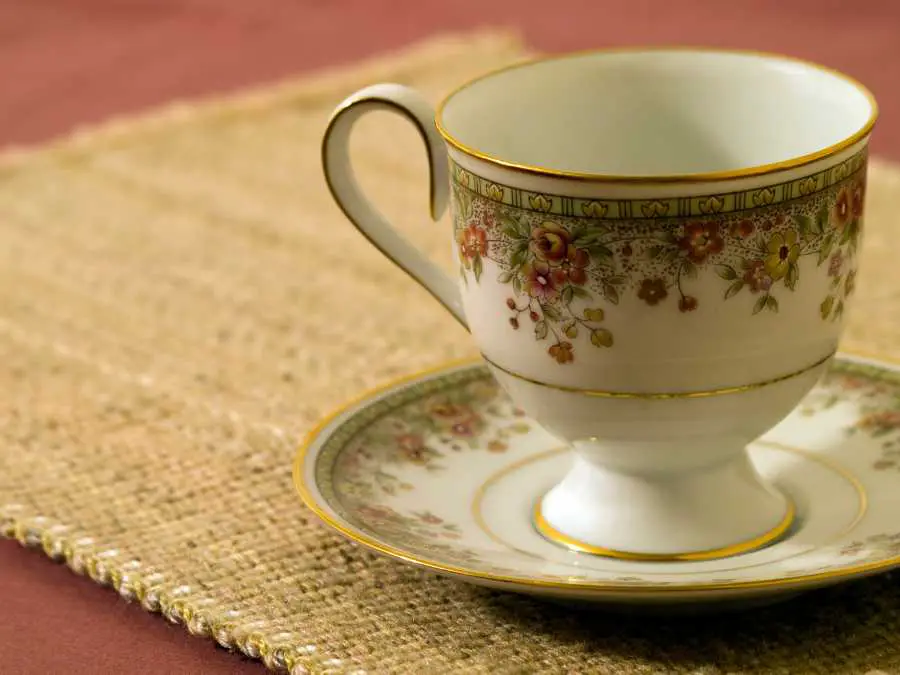 woven-placemats-thanksgiving-aesthetic-table-setting