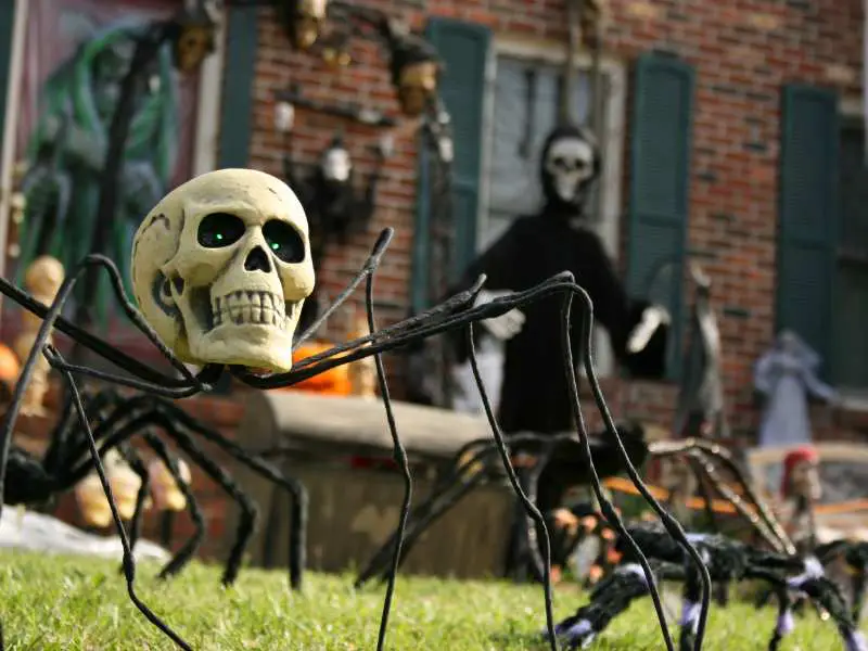 outdoor-Halloween-decor