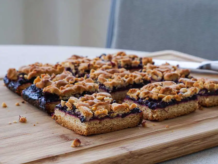 berry-crumble-bars-zero-waste-party-recipes-ideas