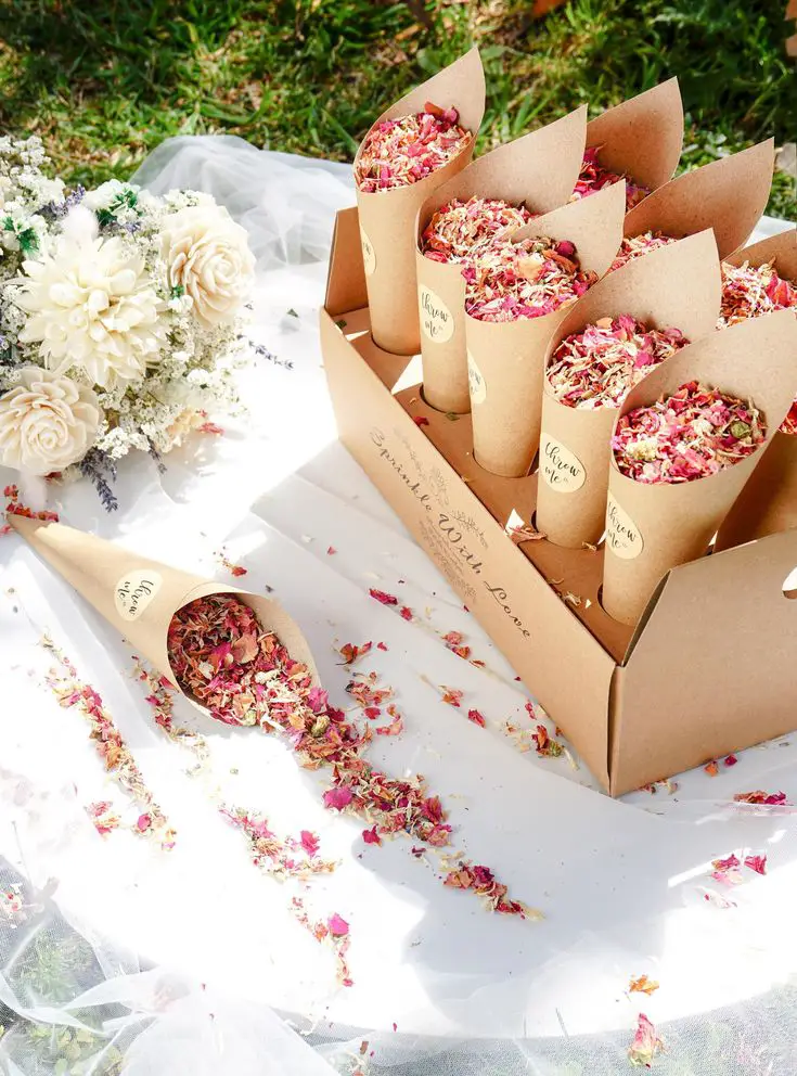 eco-friendly-confetti-labor-day-party-decor-ideas