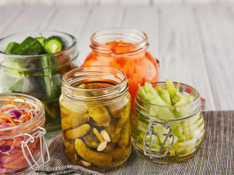 pickled-veggies-in-mason-jar