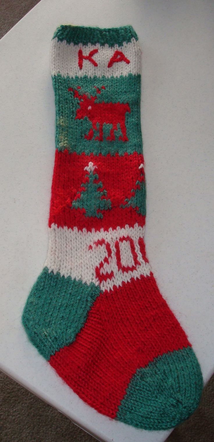 embroidered-stocking-with-birth-year-babys-first-christmas-stocking-diy-ideas