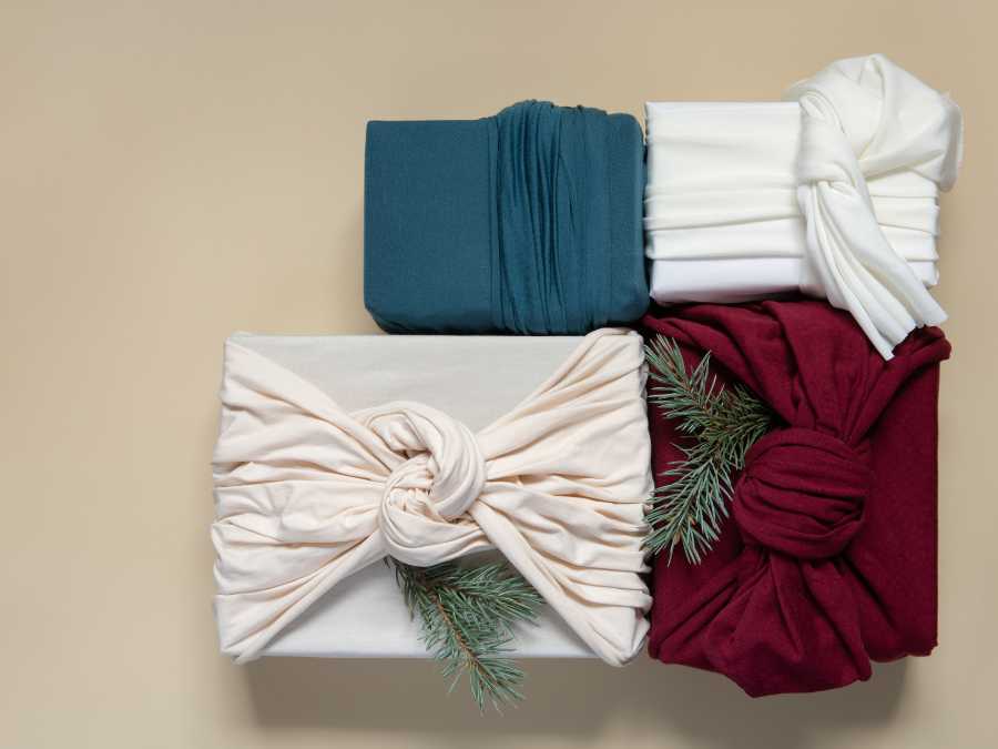 fabric-wrap-furoshiki-style-christmas-wrapping-ideas