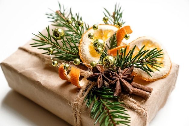 greenery-pinecone-or-cinnamon-christmas-wrapping-ideas