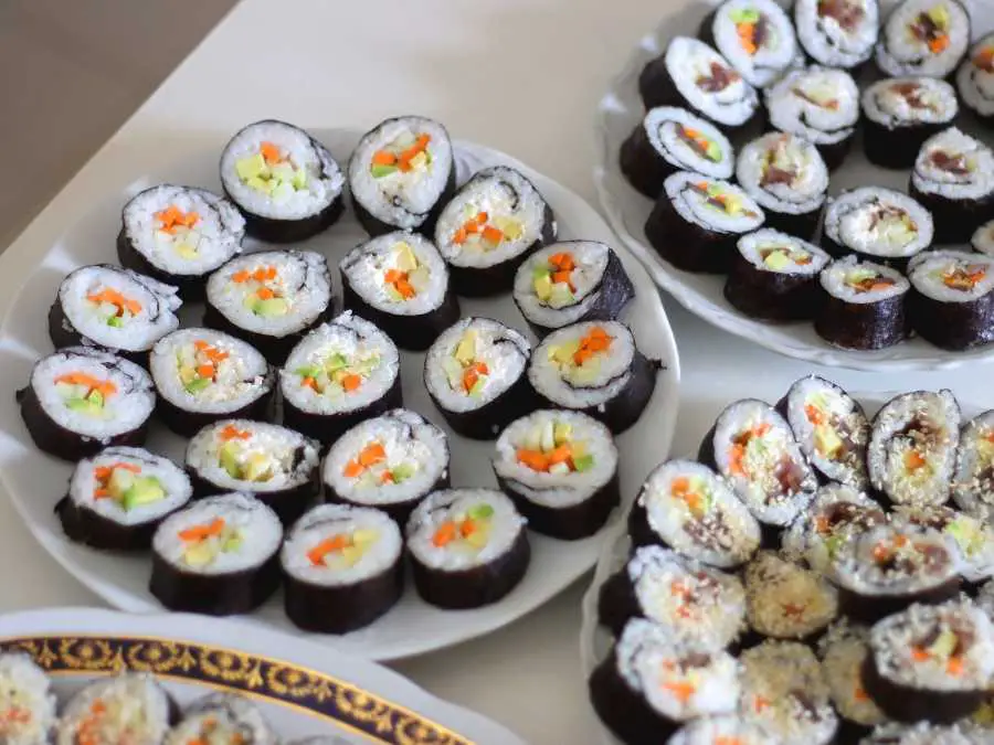 homemade-sushi-rolls-zero-waste-picnic-recipe-ideas