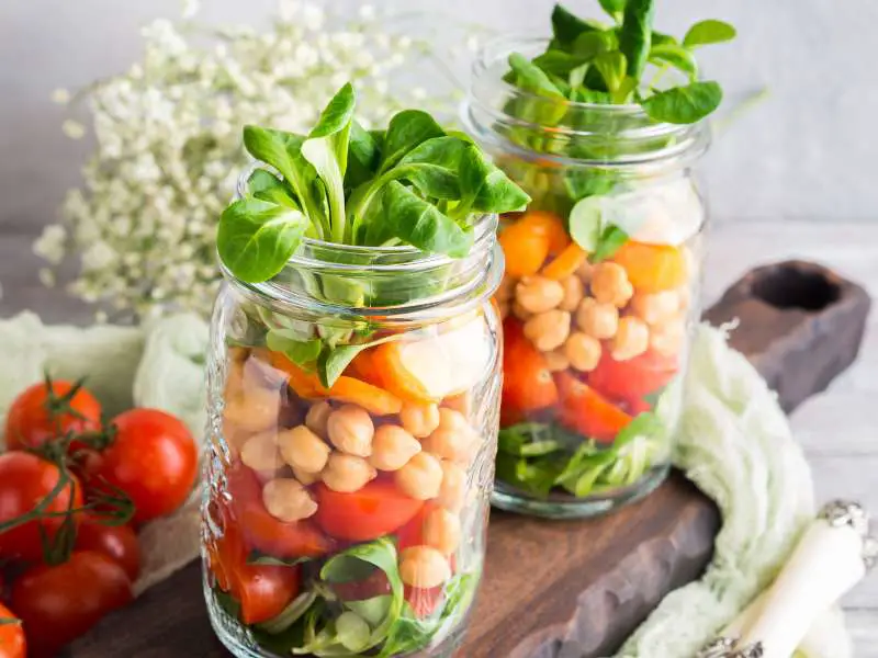 Mason-Jar-Salads-with-Homemade-Dressing-Labor-Day-Zero-Waste-Picnic-Recipes-ideas
