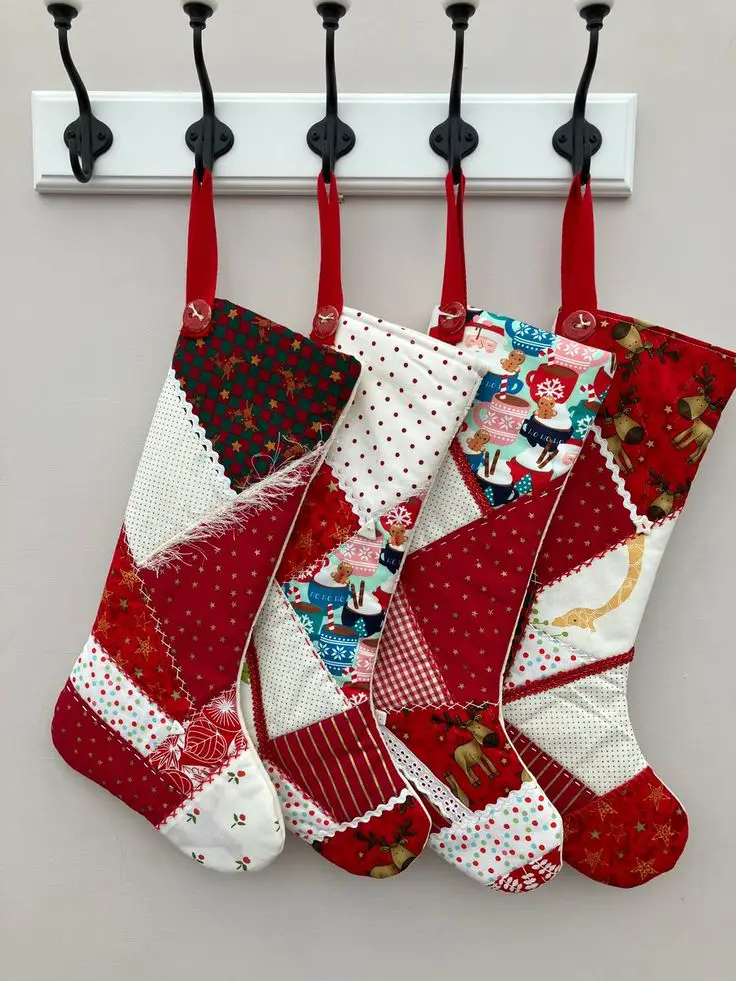 patchwork-fabric-stocking-perfect-babys-first-christmas-stocking-diy-ideas