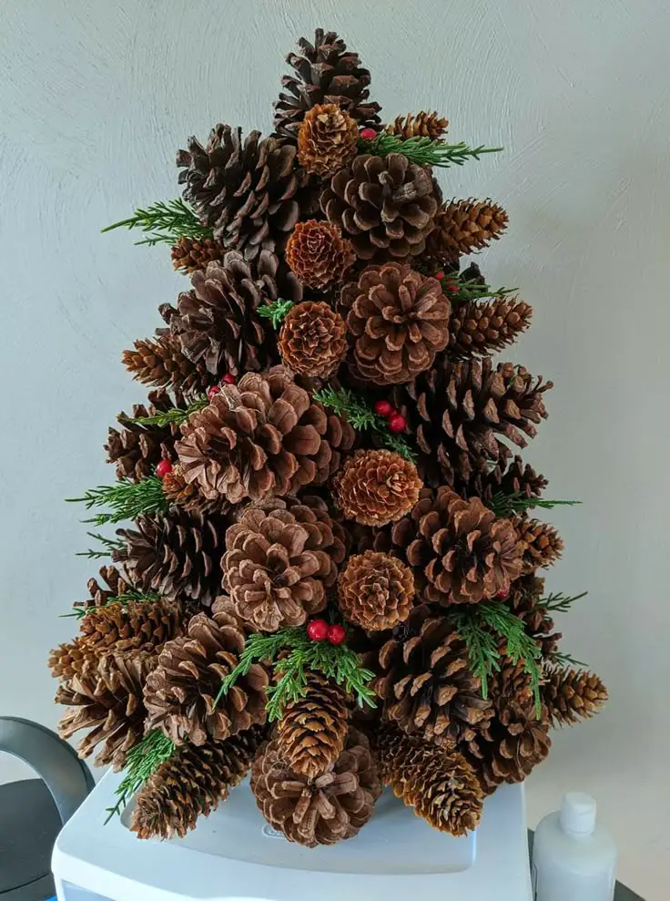 topiaries-fall-craft-with-pinecone-for-kids-and-adult