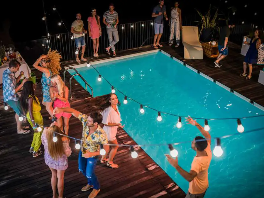 pool-side-party-labor-day-party-ideas