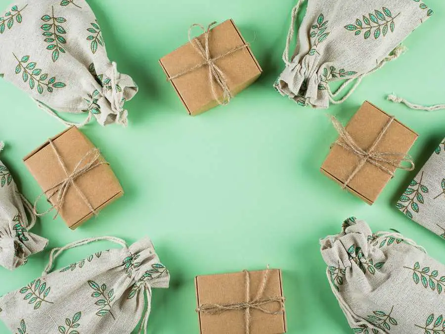 reusable-cloth-pouches-christmas-wrapper-ideas