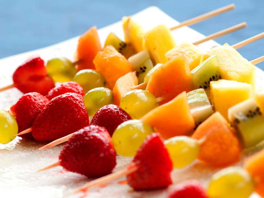 seasonal-fruit-and-herb-skewer-zero-waste-picnic-recipe-ideas