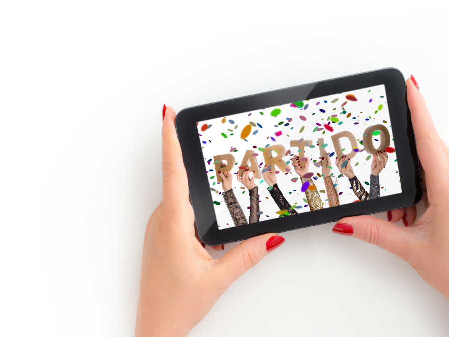 digital-invitation-eco-friendly-party-decor-ideas