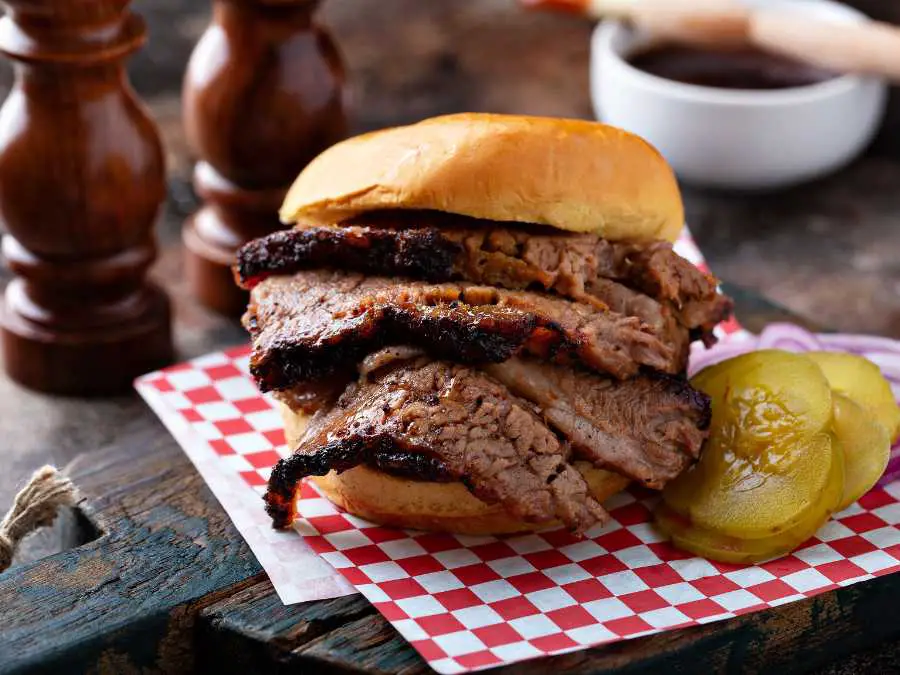 smoked-brisket sandwiches-kaboe-day-bbq-ideas