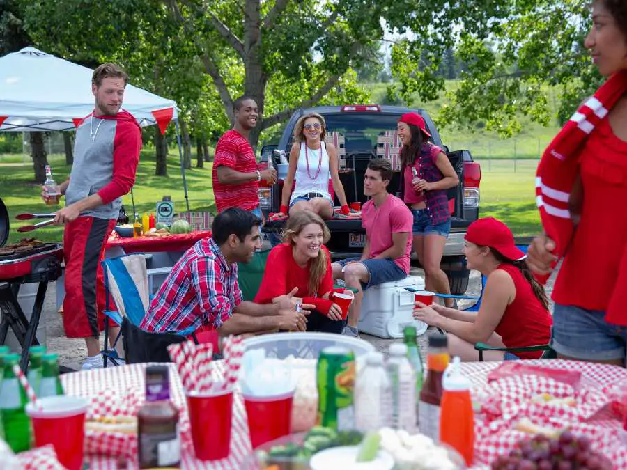tailgate-style-party-labor-day-party-ideas