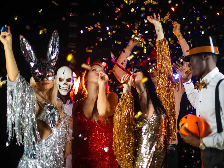 themed-costume-party