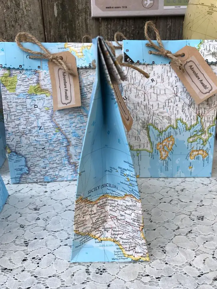 upcycled-map-eco-friendly-christmas-wrapping-ideas