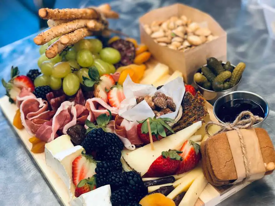 zero-waste-charcuterie-board-labor-day-zero-waste-picnic-recipe-ideas