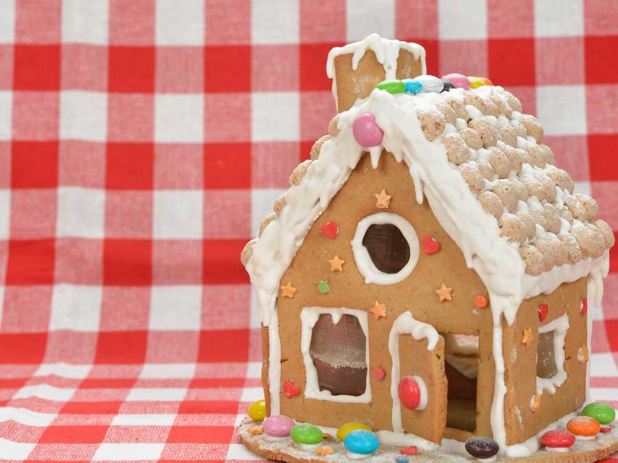 after-complition-gingerbread-house-ideas-for-beginners