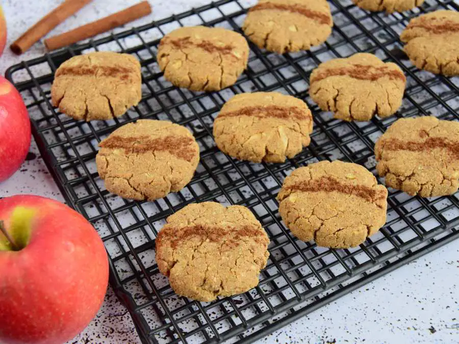 apple-cinnamon-delicious-christmas-cookies