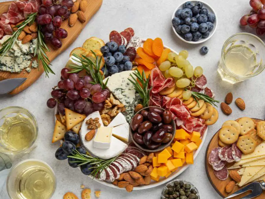 christmas-charcuterie-board-ideas