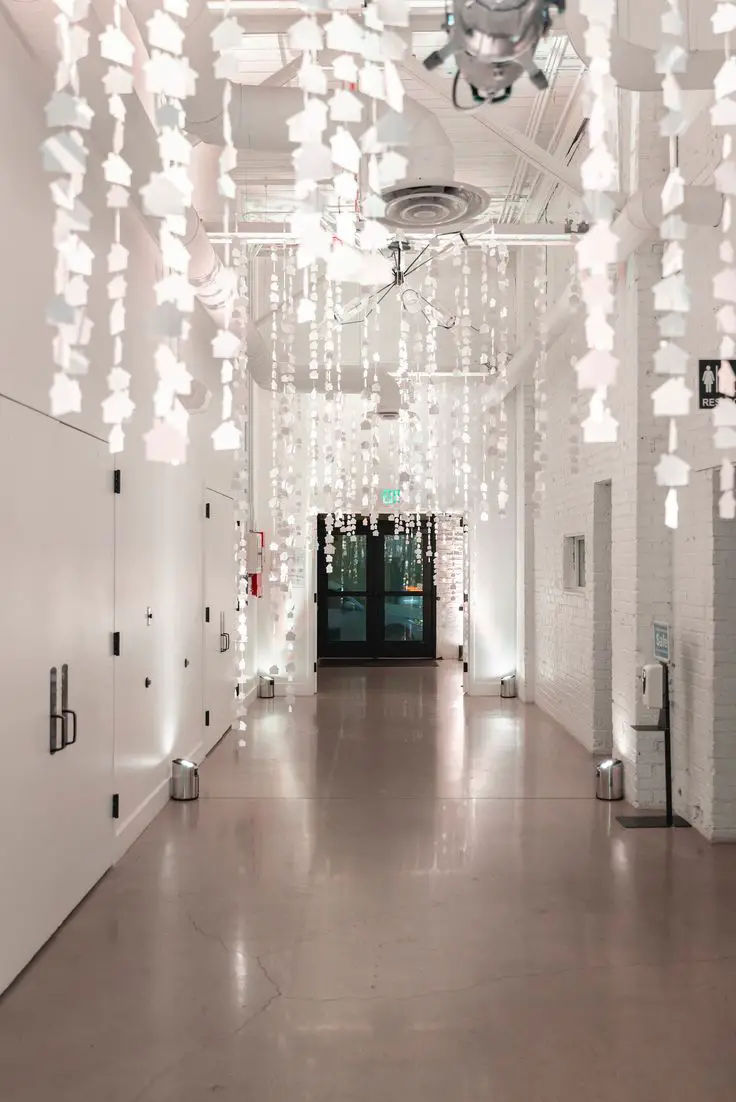 clean-contemporary-display-christmas-light-decorating-ideas