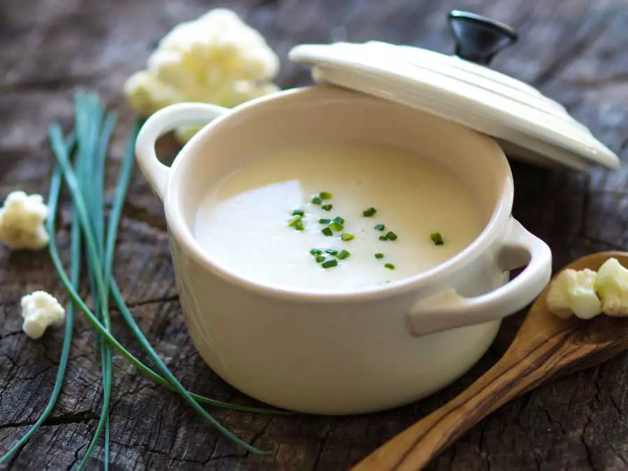 cream-cauliflower-soup-in-a-pot