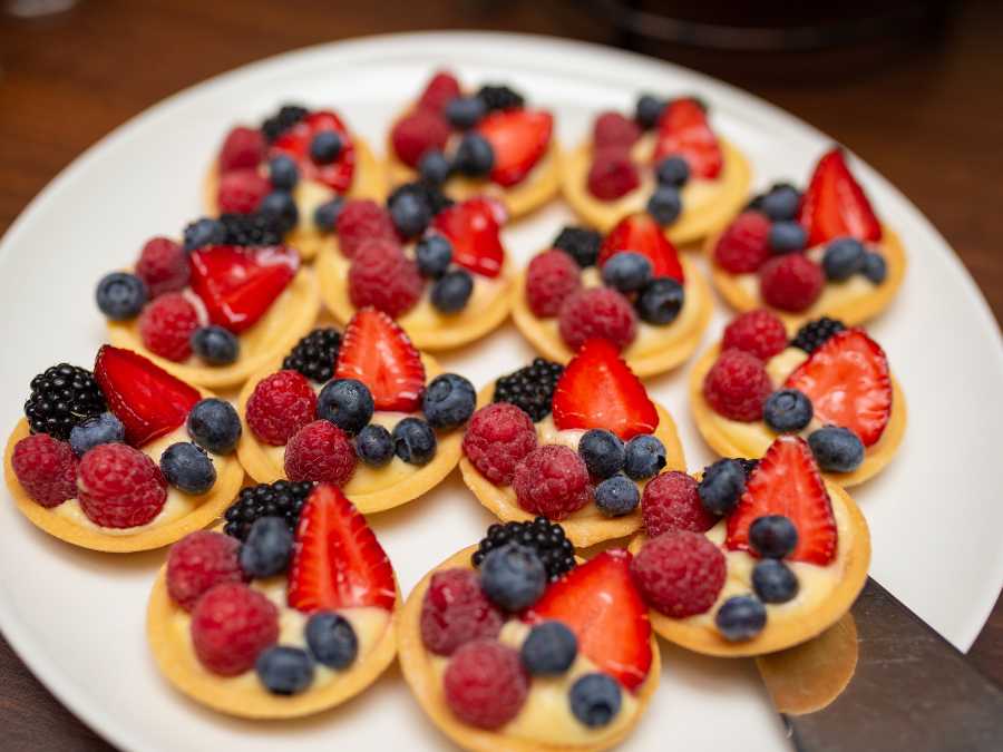 day-of-serving-christmas-cake-ideas