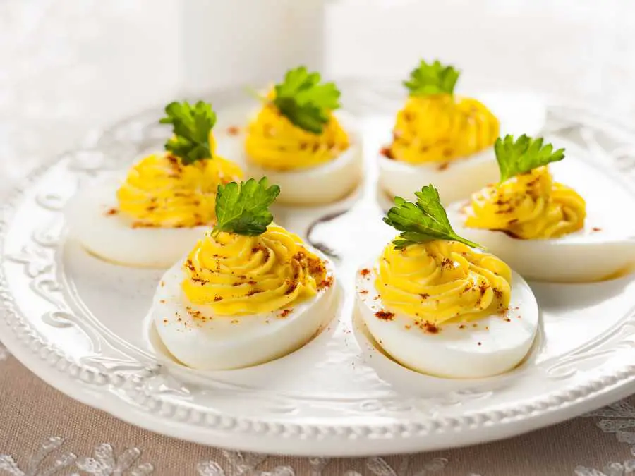 deviled-egg-christmas-party-food-ideas
