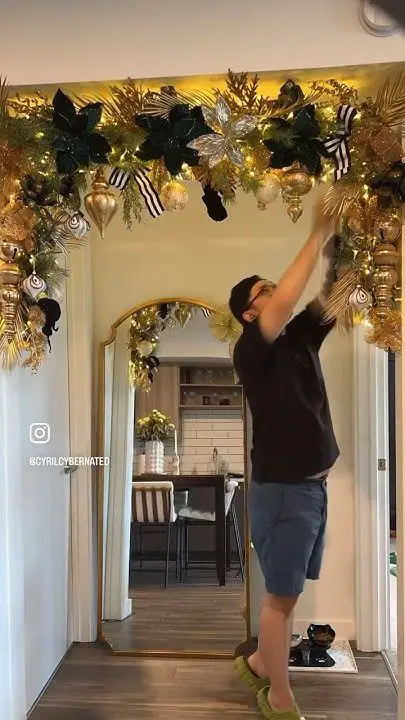 curtain-rod-with-garland-christmas-decor-hacks-for-small-apartment