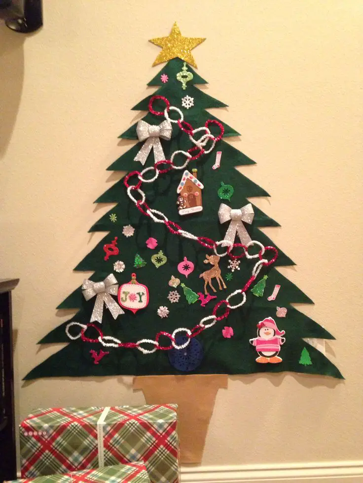 felt-christmas-tree-with-stickers