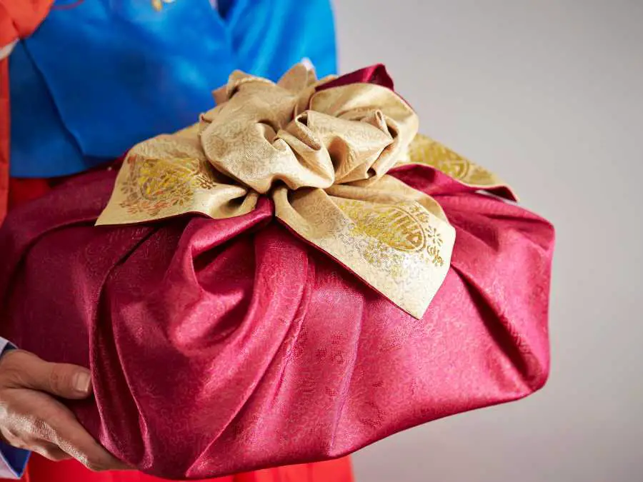 generic-or-imoersonal-gifts-christmas-gift-for-her