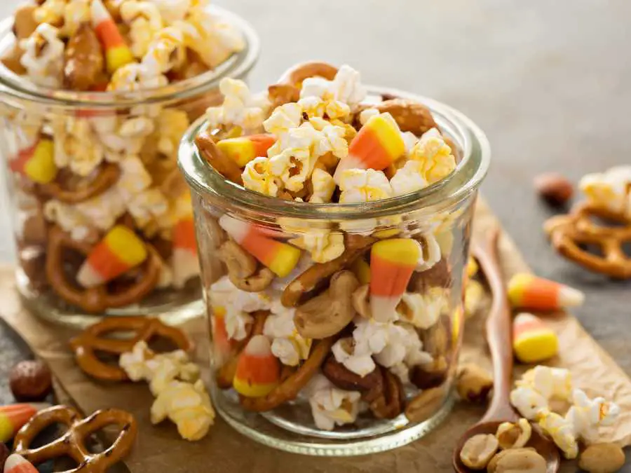 hallowen-trail-mix-station