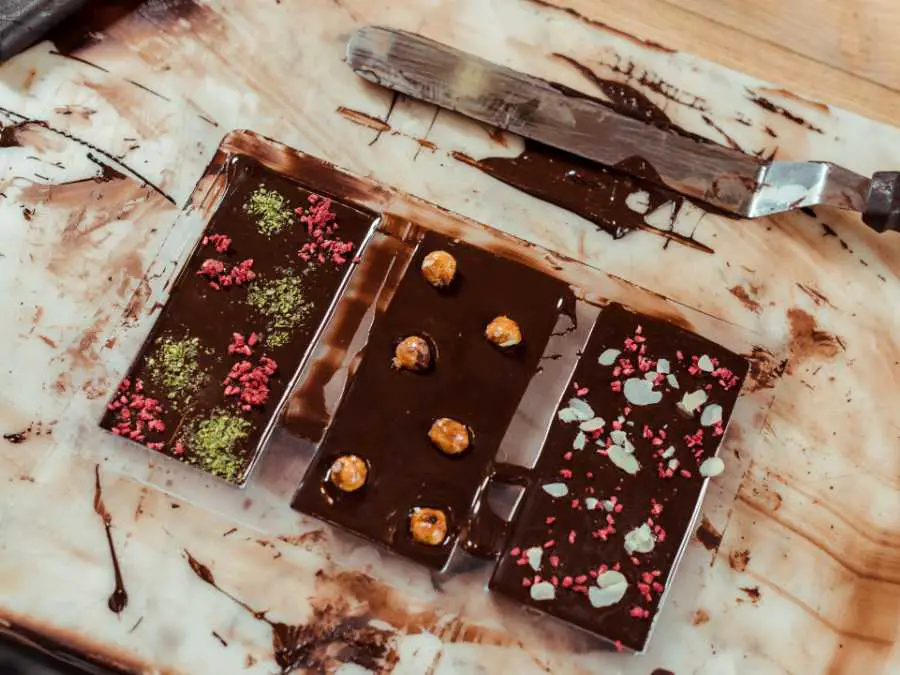 chocolate-bar-with-topping-christmas-party-food-ideas