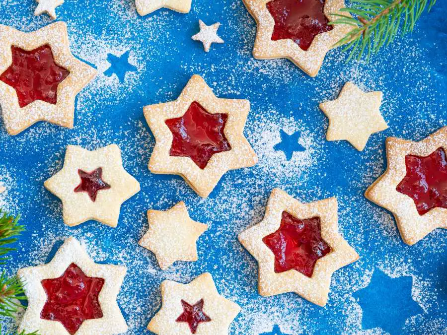 linzer-cookies-delicious-christmas-cookies