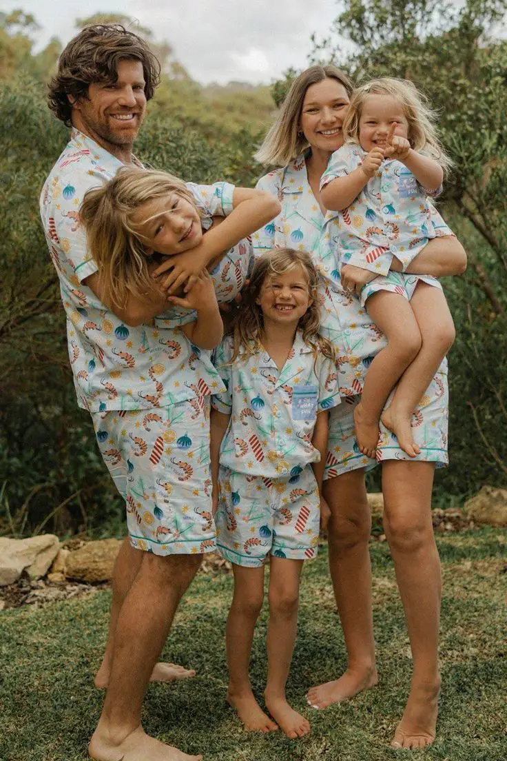 parents-and-young-children-adorable-family-christmas-pajamas
