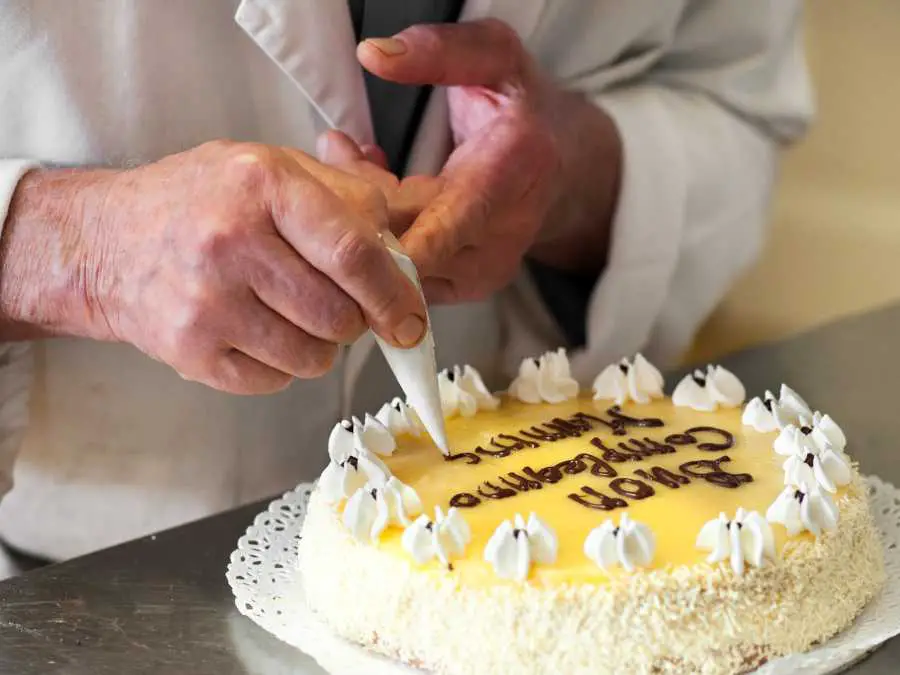 piping-mestery-cake-decorating-ideas