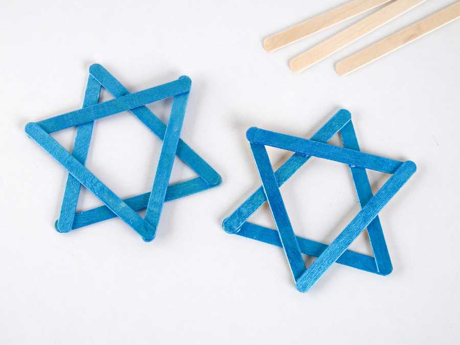 popsicle-stick-stars-christmas-ornaments-for-toddlers
