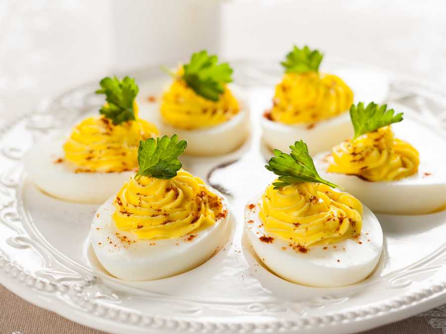 pumpkin-deviled-eggs-halloween-treat-for-kids-parties
