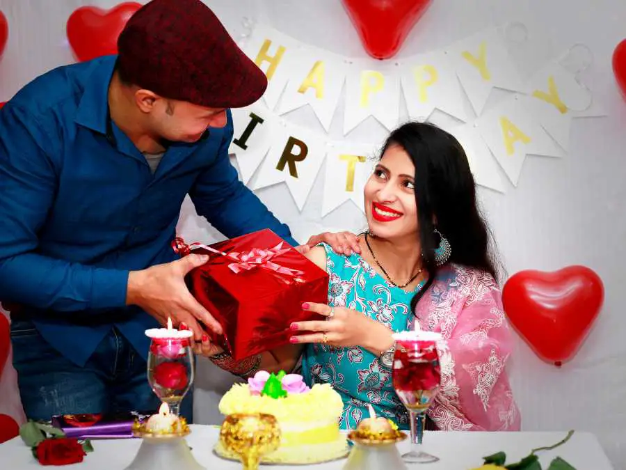 romantic-and-intimate-christmas-gift-for-her