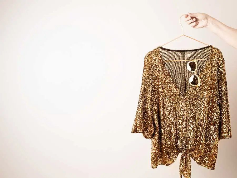 sequined-and-sparkly-showstooper-stunning-new-year's-eve-party-outfit