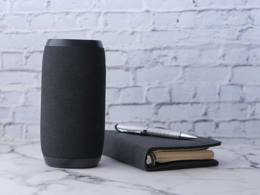 smart-speaker-and-displays-christmas-gifts-for-him