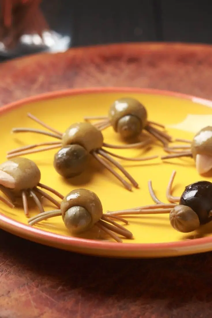 spider-suffed-olive-halloween-treats-for-kids-parties
