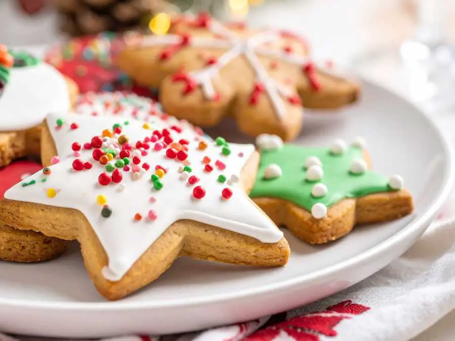 sugar-cookies-with-festive-icing