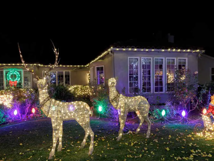 themed-based-outdoor-decorations